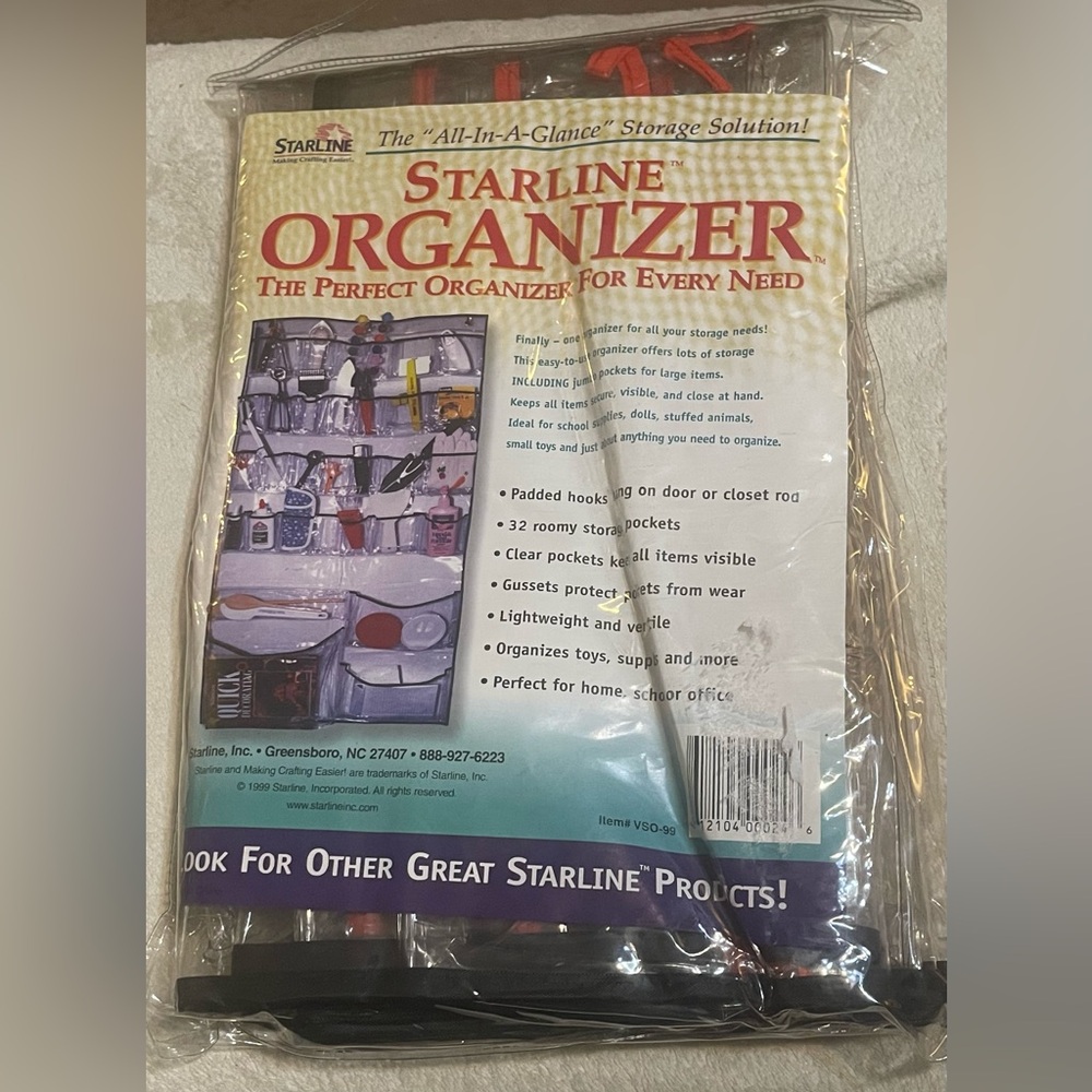 1999 Starline Organizer featuring 32 clear pockets
